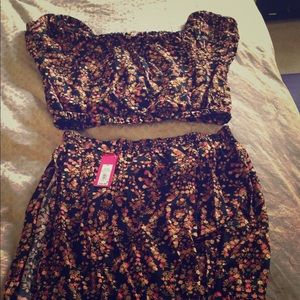 2 piece set brand new tags on never been worn